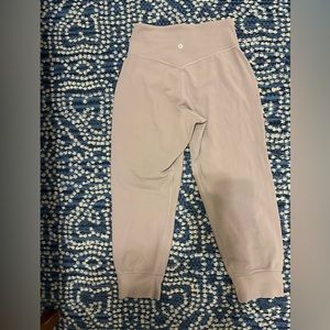 Lululemon cropped jogger size 4 lavender gray color